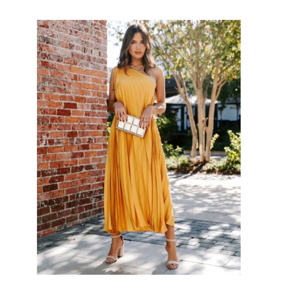 VICI ✨ Marigold dress